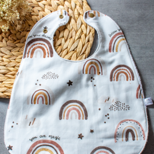bavoir-arc-en-ciel-repas-bébé-fait-main-creation-artisanale-francais