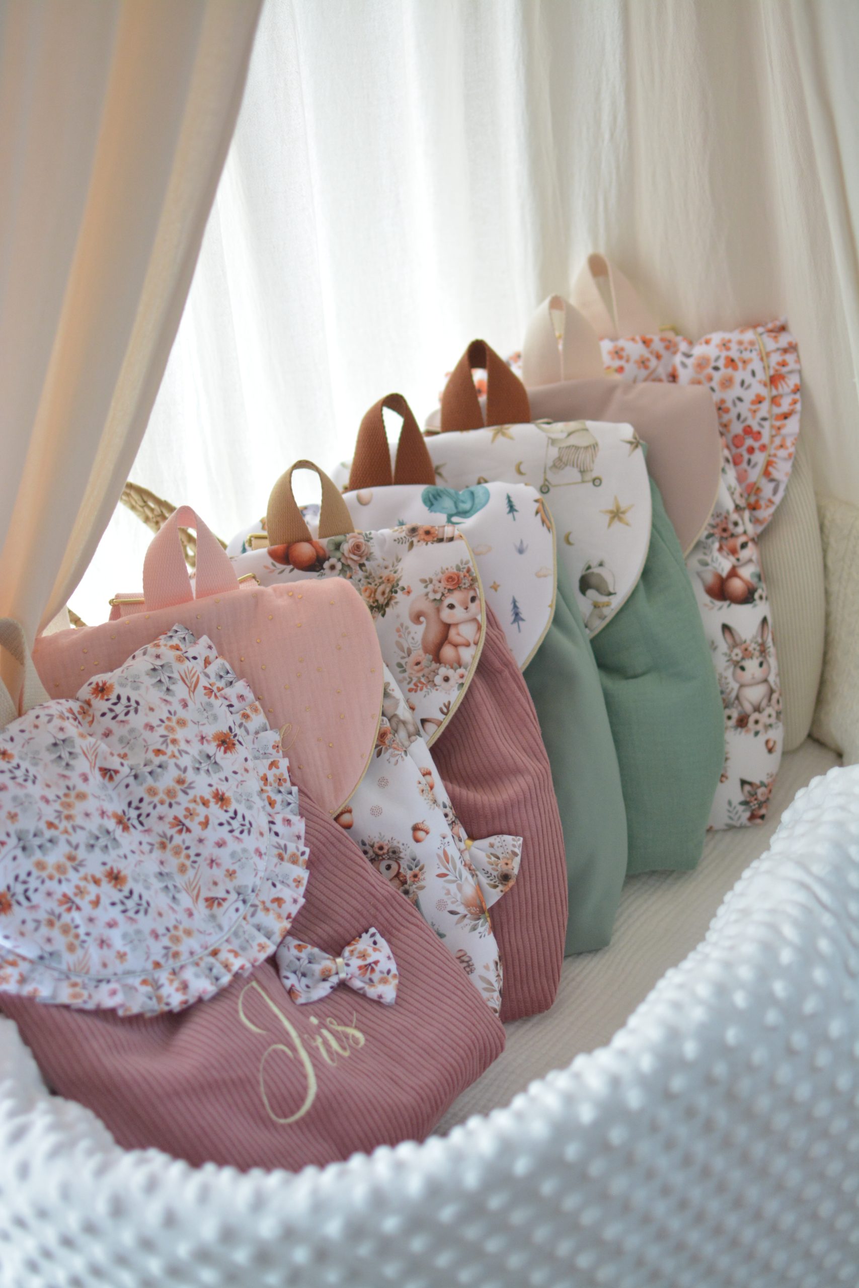 sac-a-dos-personnalise-cartable-maternelle-creche-nounou-artisanal