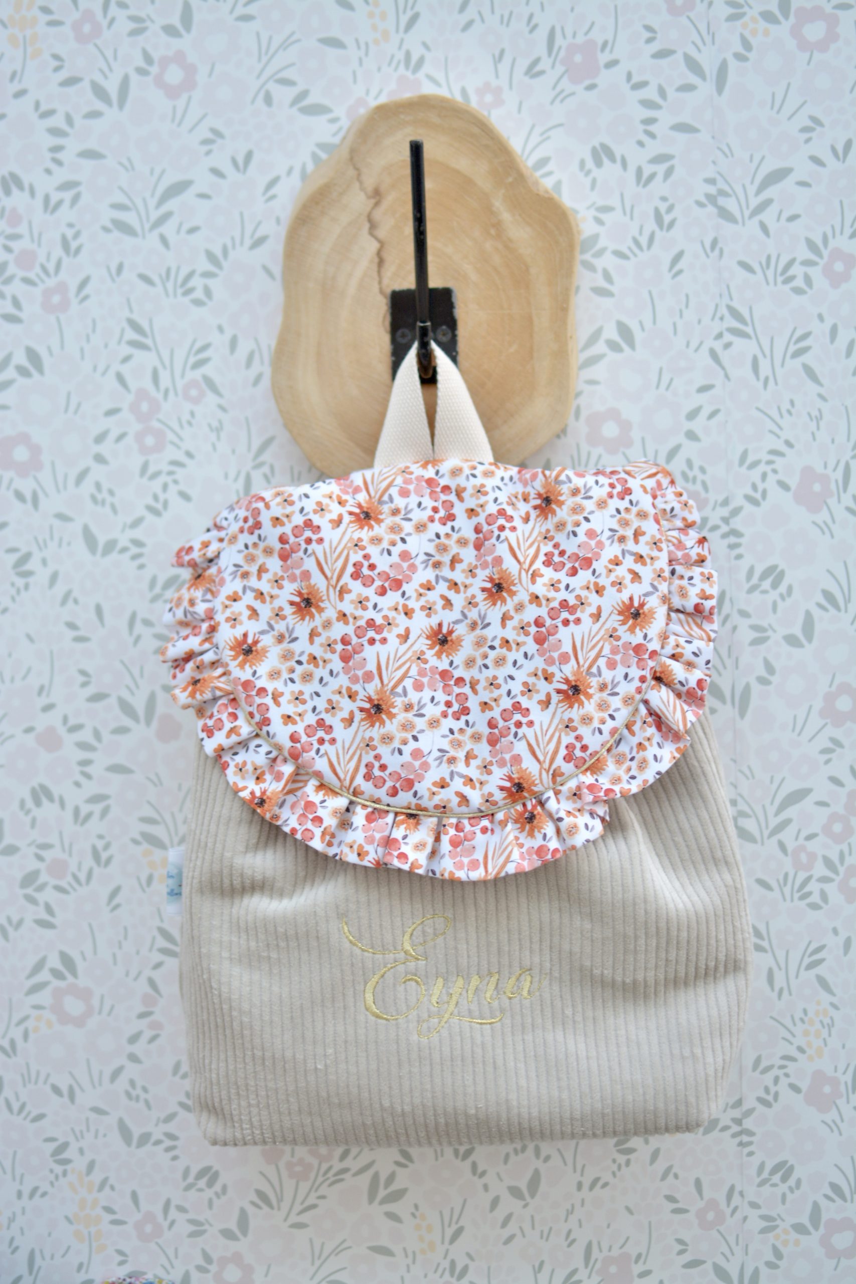 sac-a-dos-enfant-personnalise-froufrous-volants-velours-liberty-creation-artisanale-fait-main-haute-qualite-ecole-maternelle-creche-artisanat