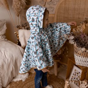 poncho-impermeable-bebe-enfant-cape-siege-auto-securite-voiture-cadeau-naissance-creaton-artisanale-fait-main-francais