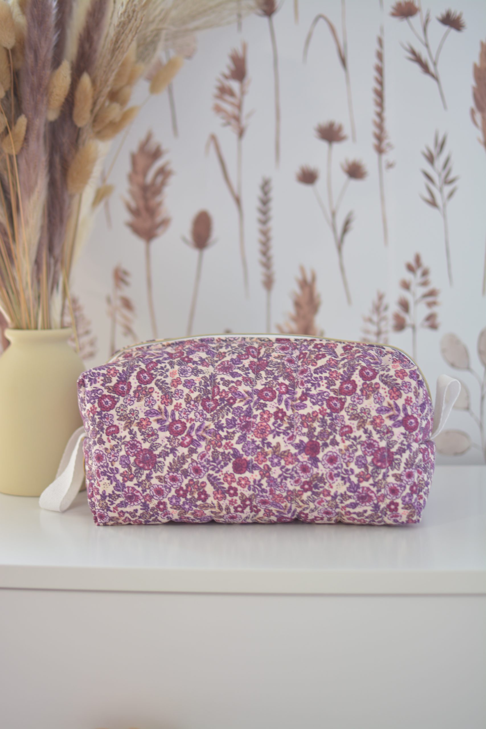 Trousse de toilette matelassée Louise Fleurs violettes – Image 2