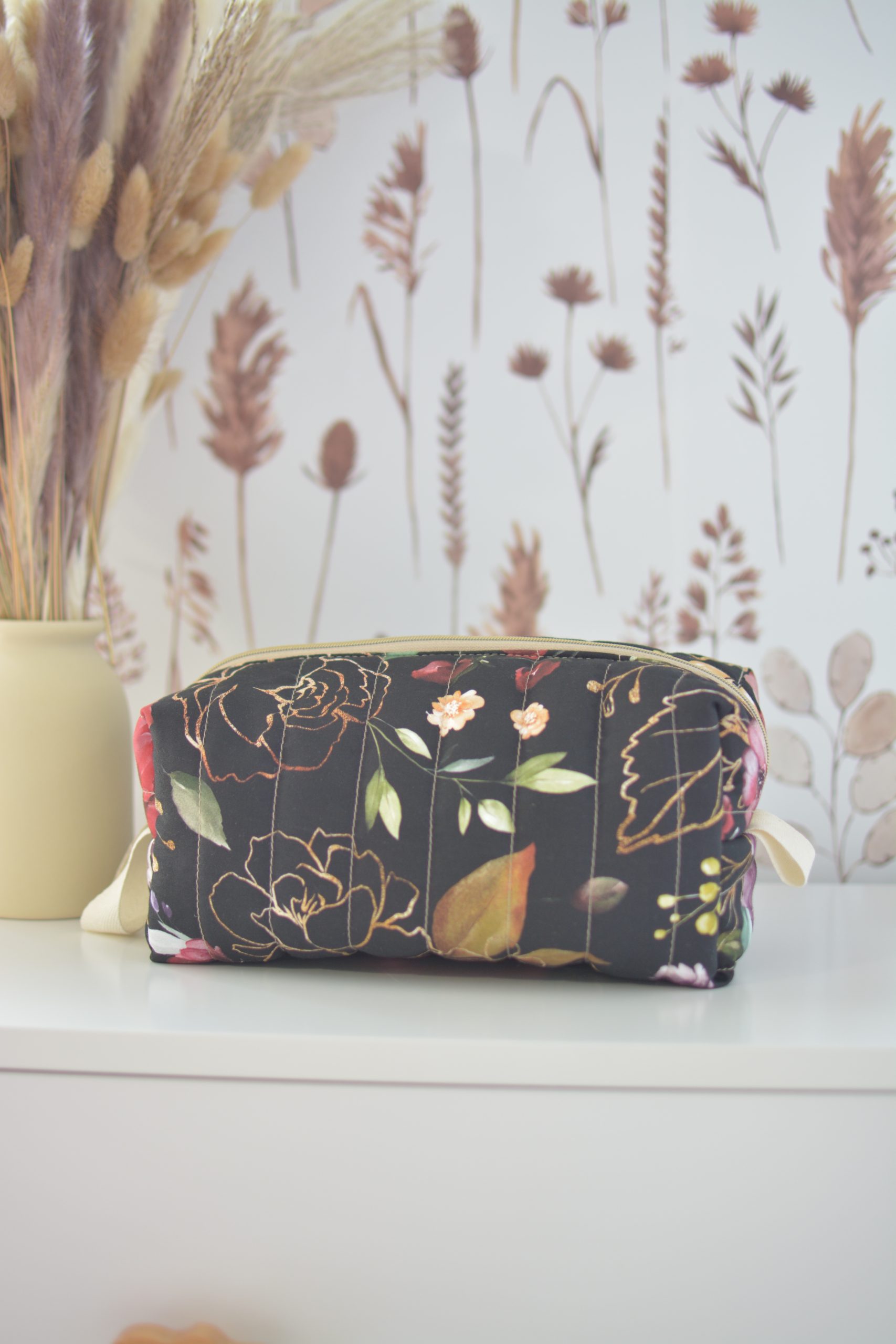 Trousse de toilette matelassée Louise Fleur d'or – Image 2