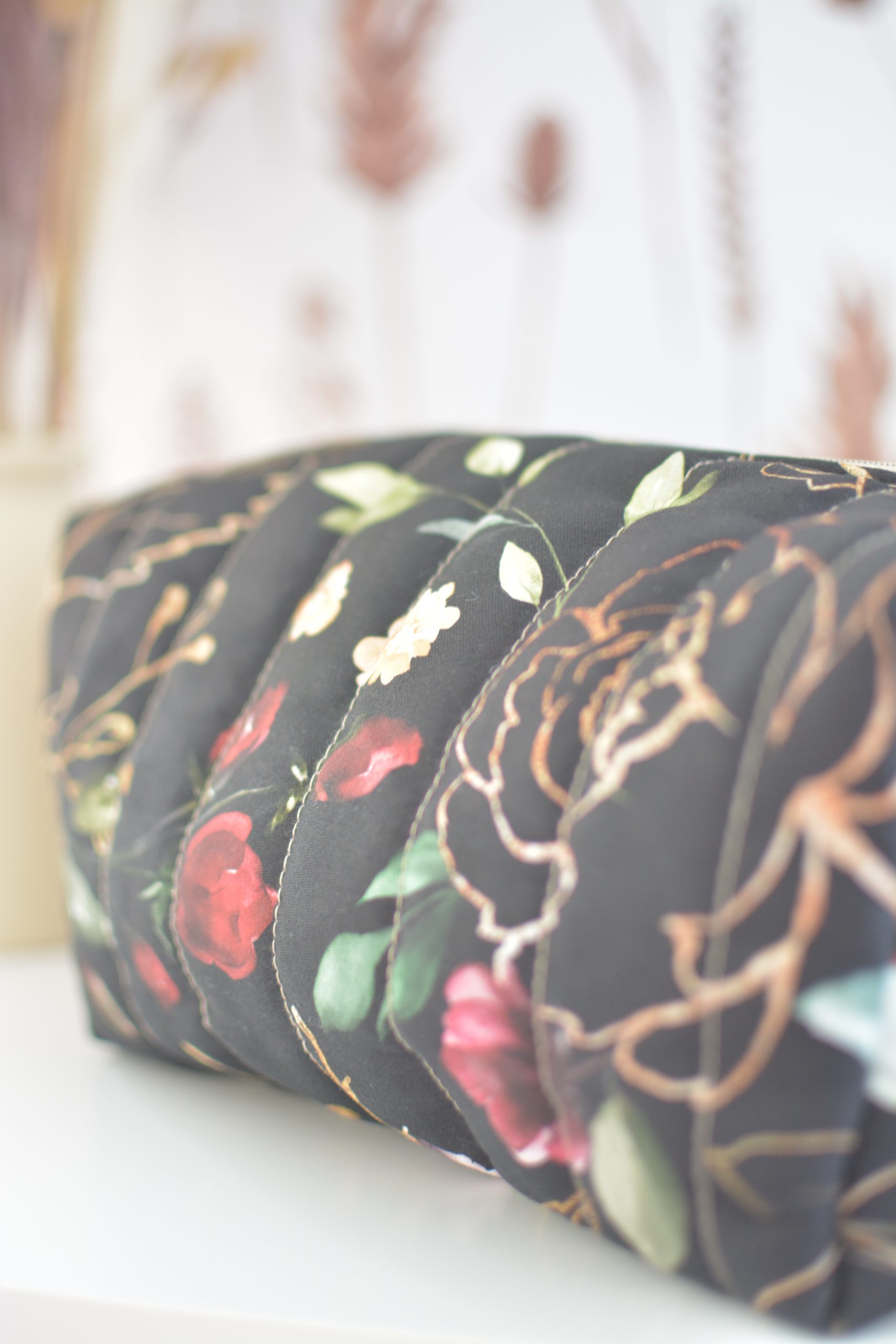 Trousse de toilette matelassée Louise Fleur d'or – Image 3