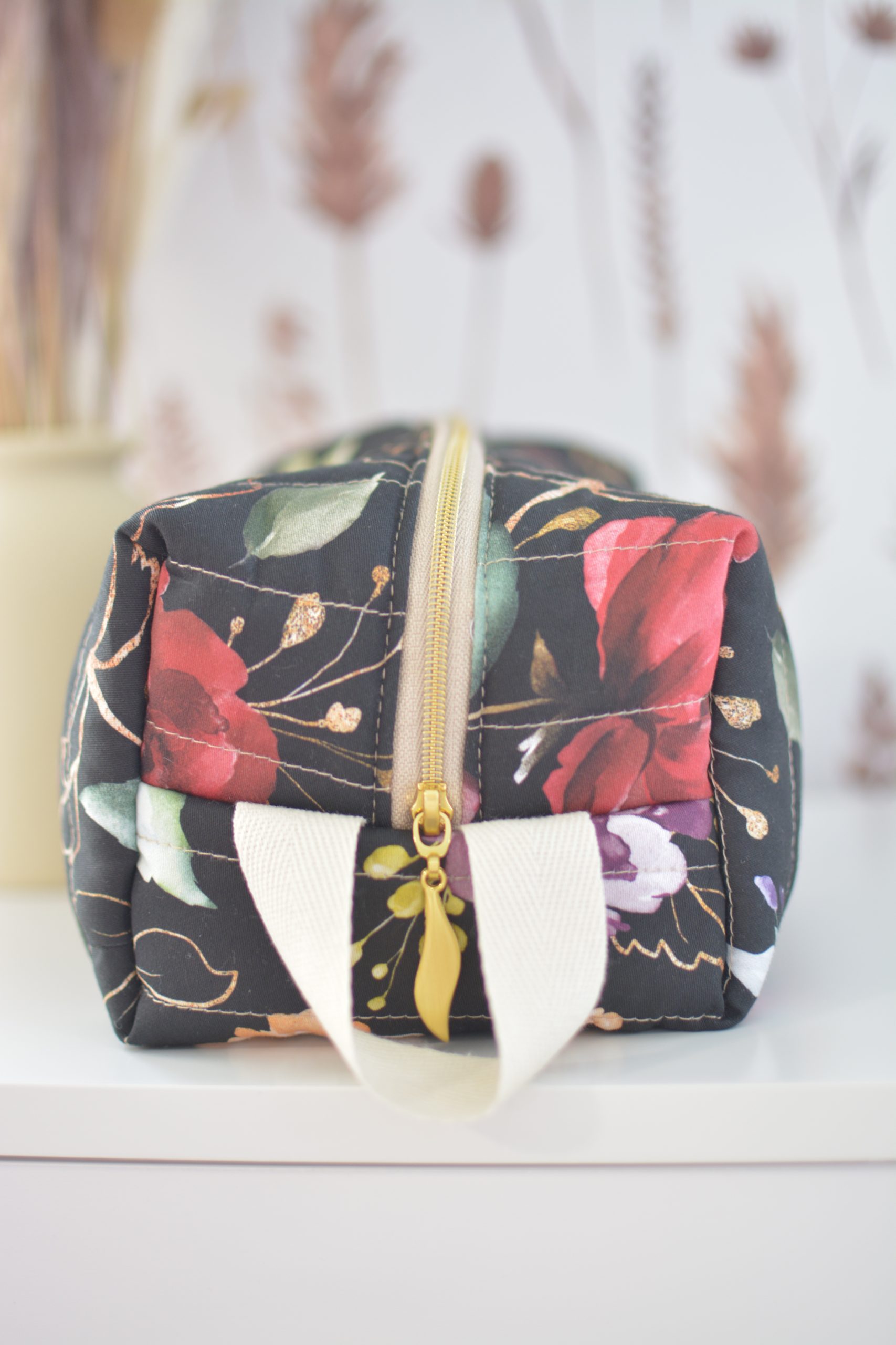 Trousse de toilette matelassée Louise Fleur d'or – Image 4