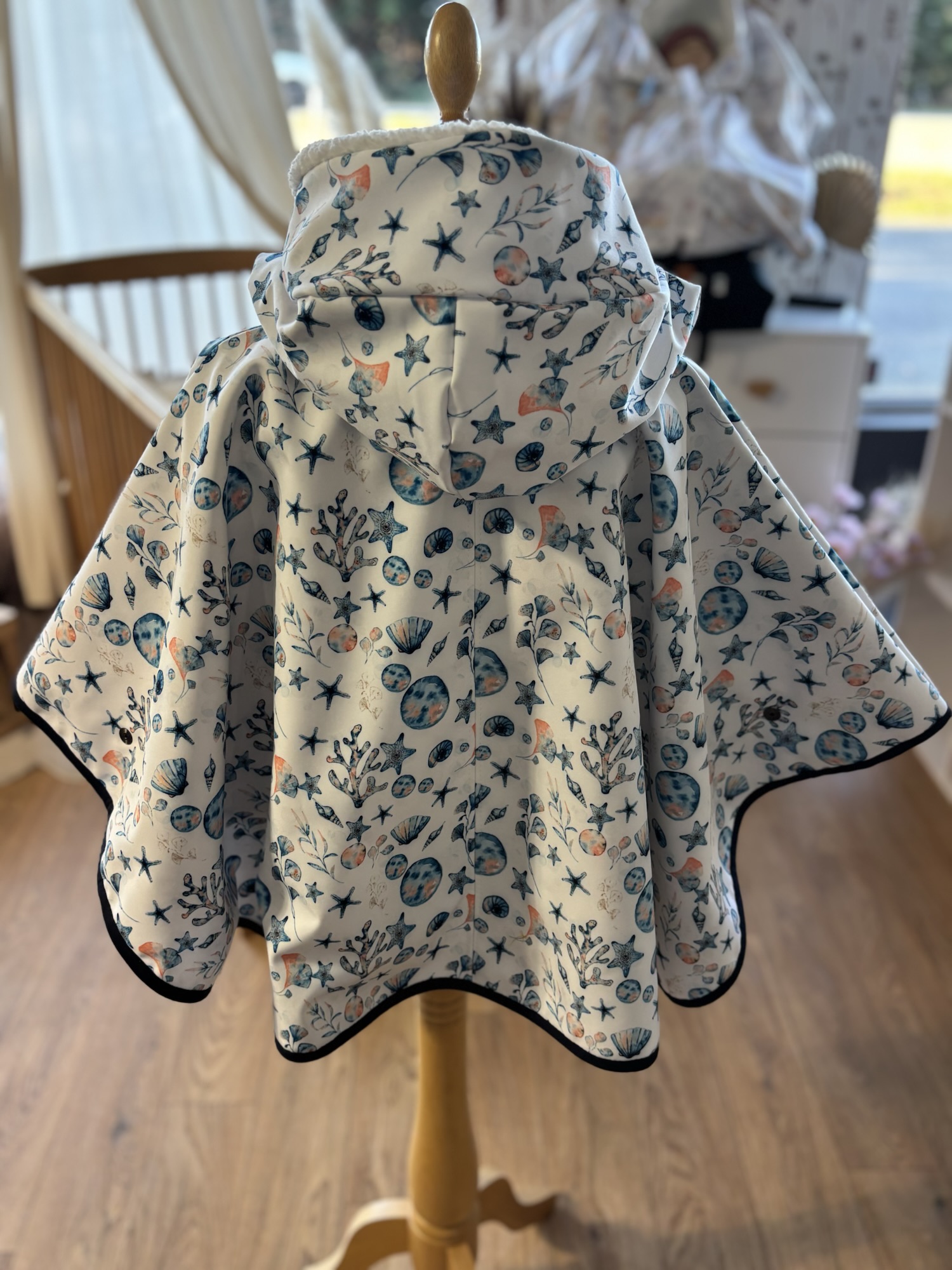 Poncho IMPERMEABLE Ultra évolutif 0-8 ans 4-en-1 Au cœur de l'océan 2 sherpa – Image 2
