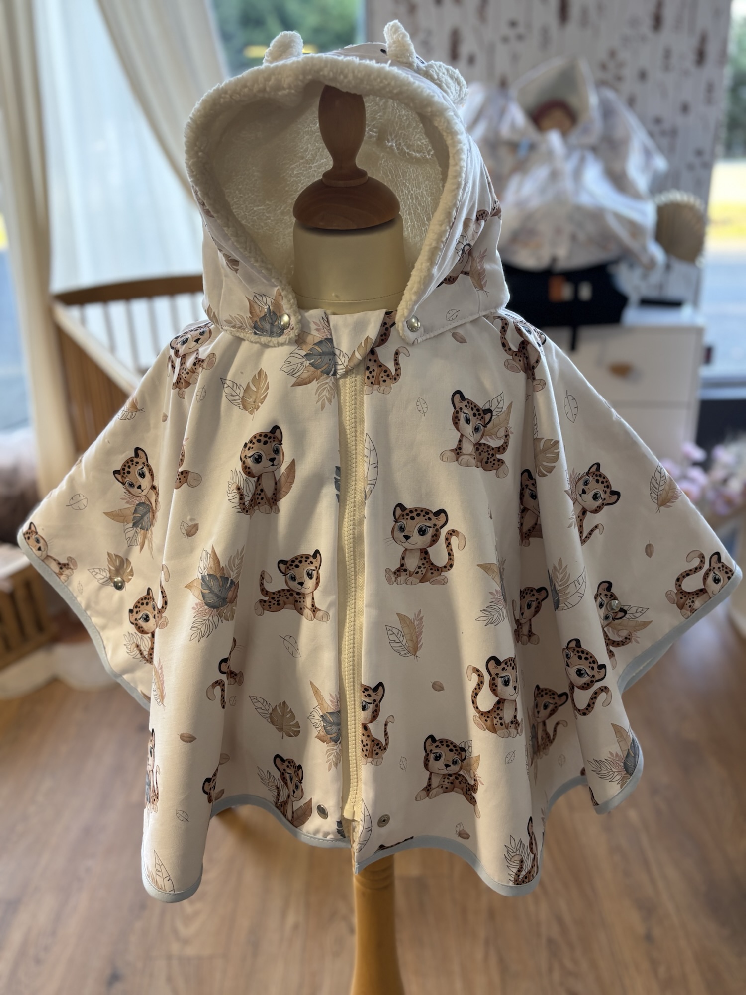 Poncho coton Ultra évolutif 0-8 ans 4-en-1 Léopard sherpa oreilles renard – Image 2