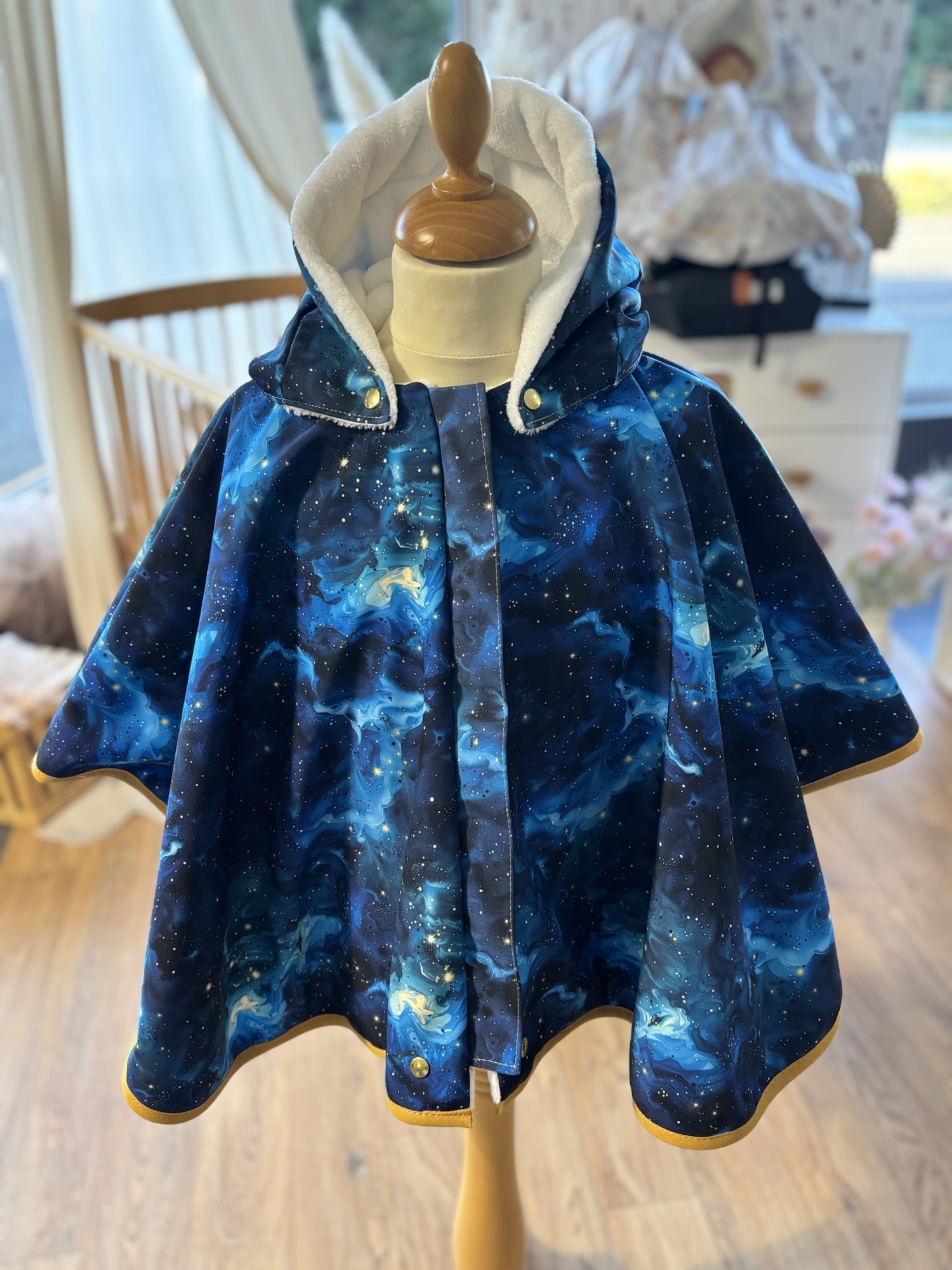 Poncho IMPERMEABLE Ultra évolutif 0-8 ans 4-en-1 Galaxie doudou lapin – Image 2