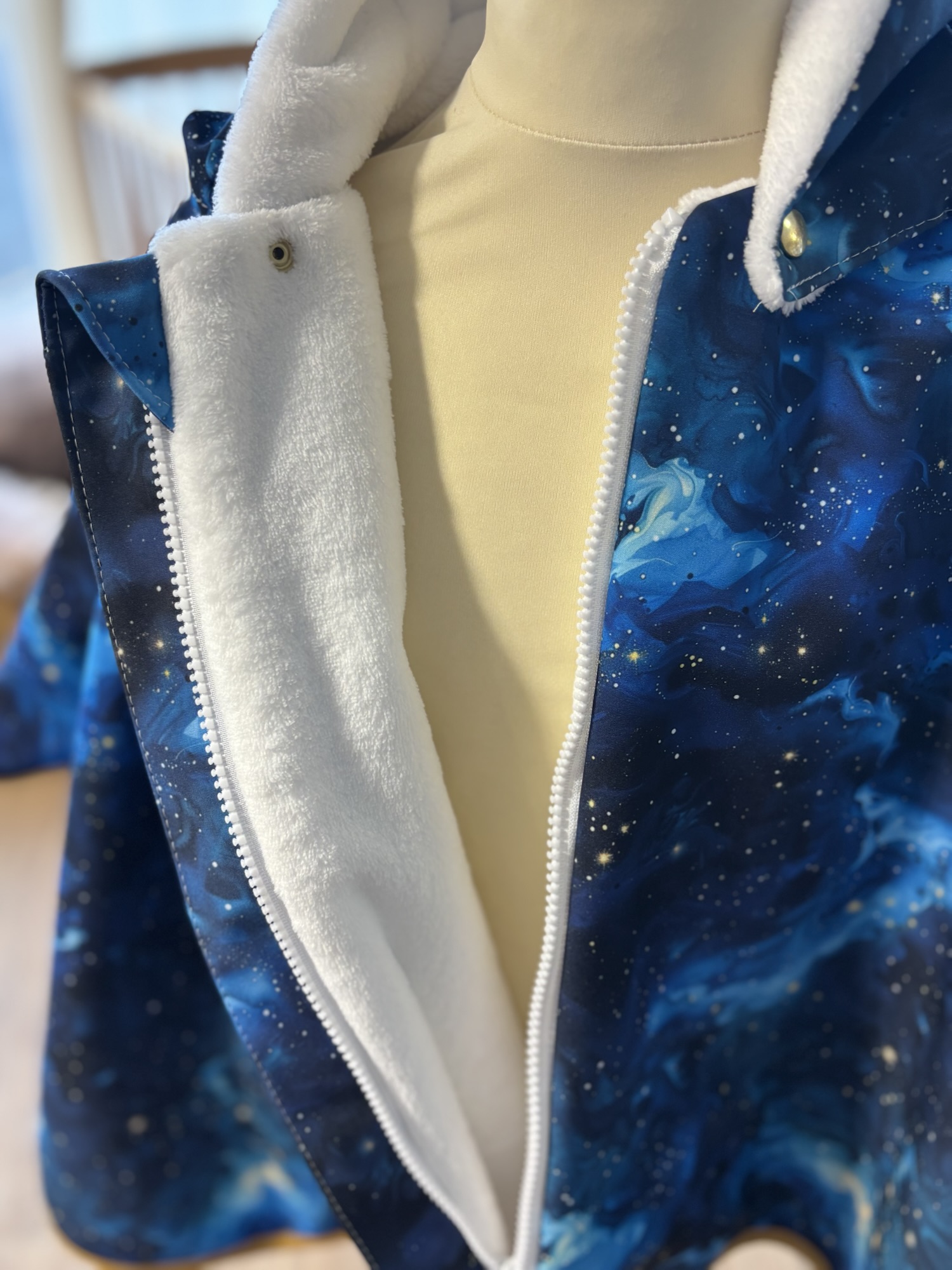 Poncho IMPERMEABLE Ultra évolutif 0-8 ans 4-en-1 Galaxie doudou lapin – Image 3