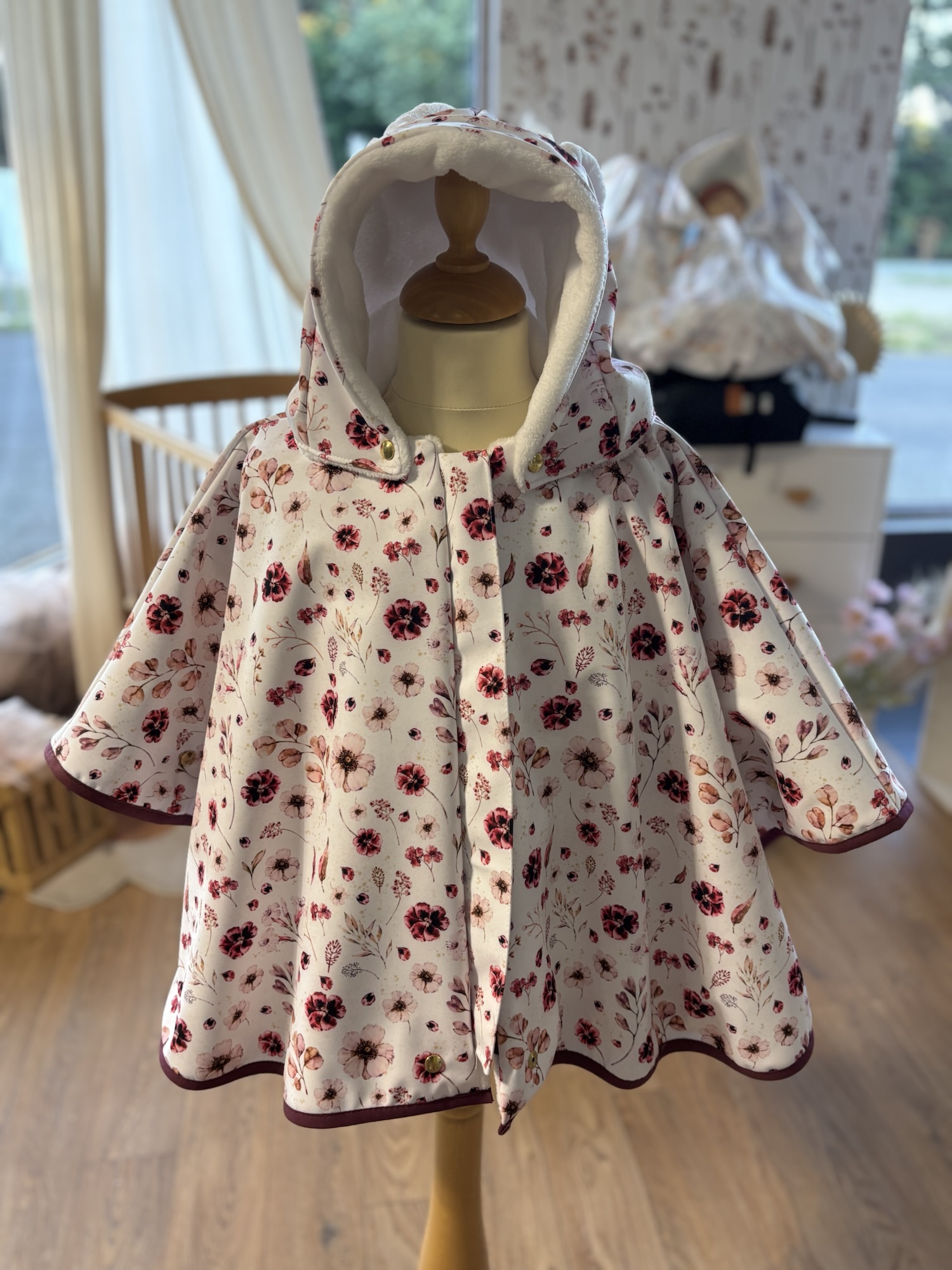 Poncho IMPERMEABLE Ultra évolutif 0-8 ans 4-en-1 Pensées doudou oreilles lapin – Image 2